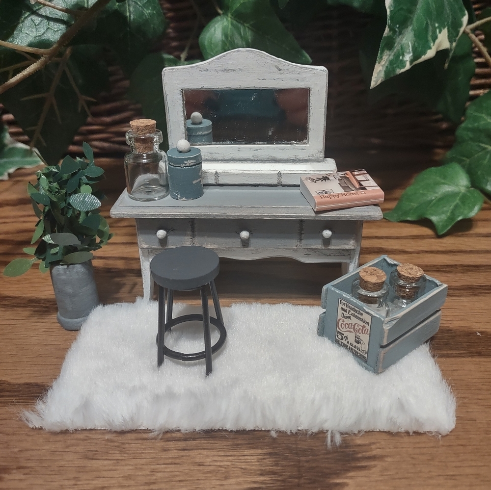 DOLLHOUSE MINIATURE VANITY 1:12 SCALE